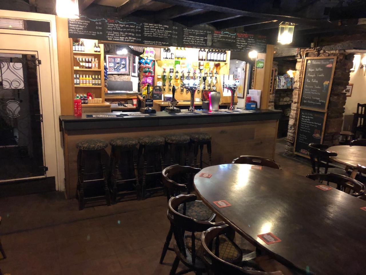 The Crosskeys Inn Usk Exterior photo